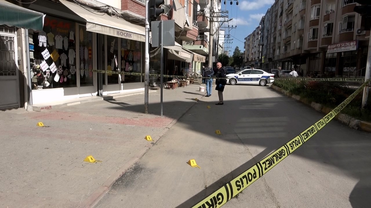 Yolda yürüyen yayaya silahlı saldırı: 1 yaralı