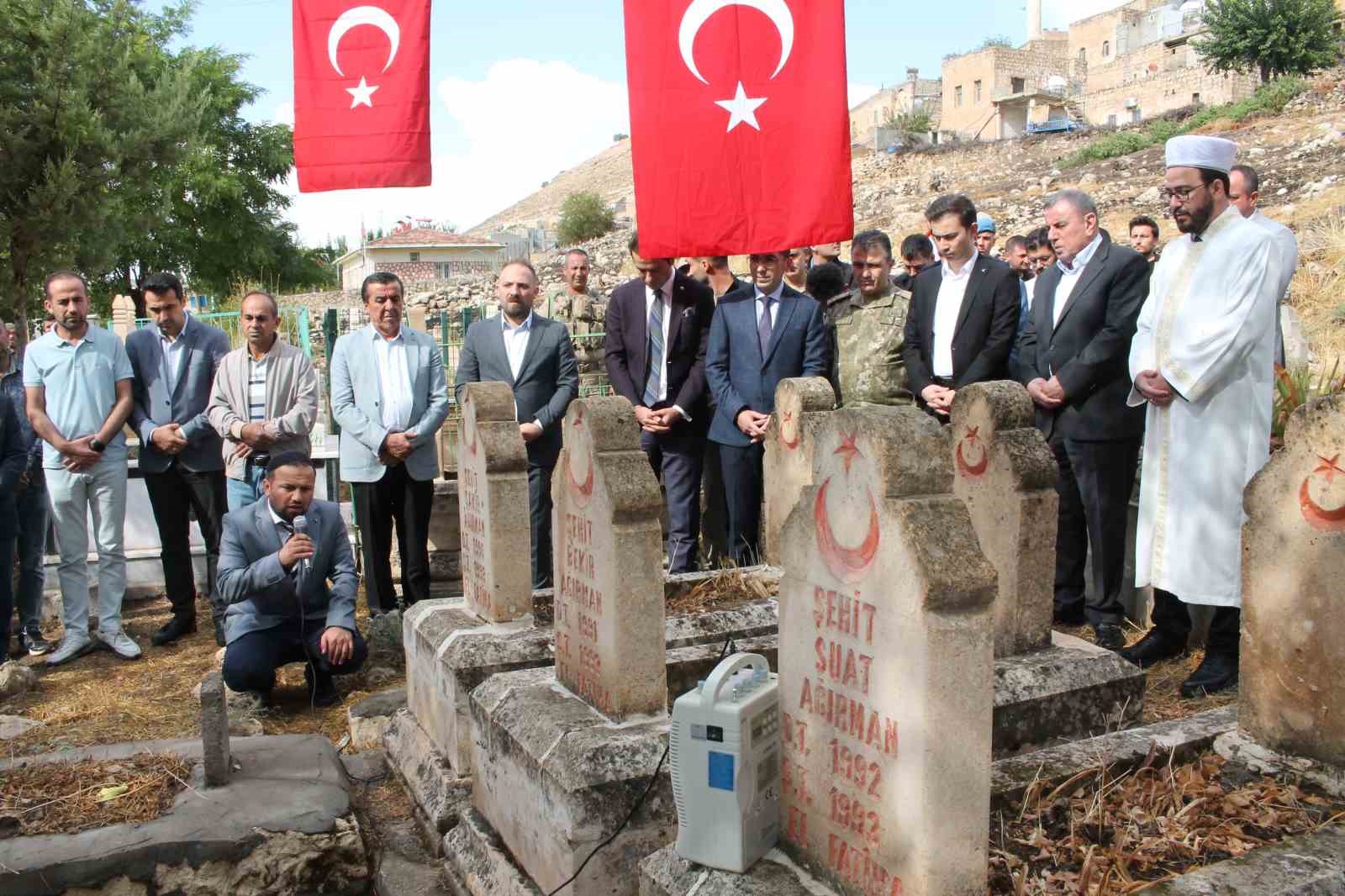 PKK’lı teröristlerin şehit ettiği 26 vatandaş mezarları başında anıldı