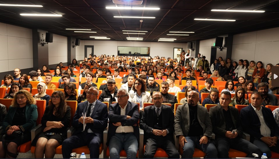 KÜN’de ilk dersi Prof. Dr. Candan Gökçeoğlu verdi