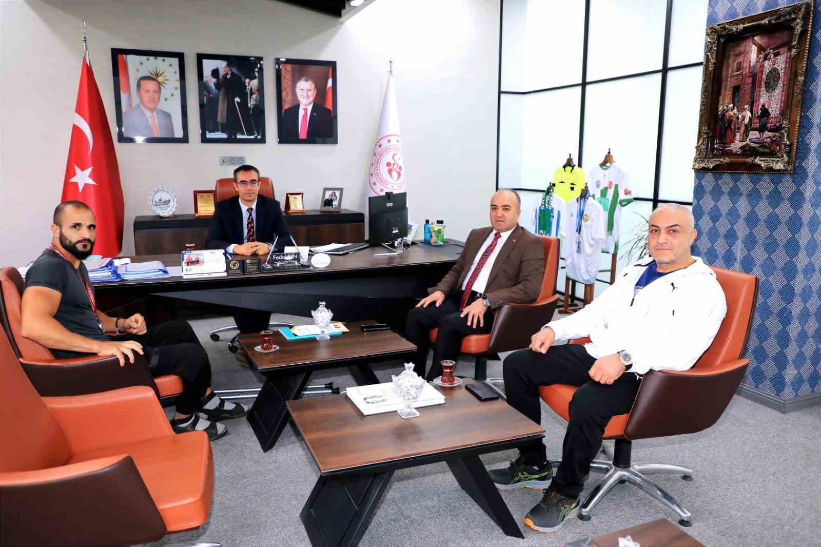 Ağrı&rsquo;da y&uuml;r&uuml;me engelli kalan inşaat iş&ccedil;isi, v&uuml;cut geliştirme şampiyonasında T&uuml;rkiye ikincisi oldu
