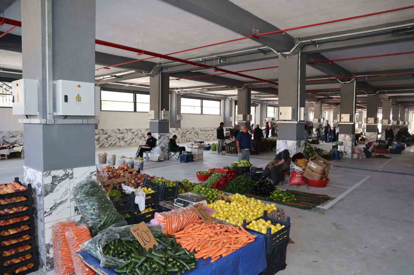 Uşak&rsquo;ta Karaağa&ccedil; Kapalı Pazaryeri hizmet vermeye başladı
