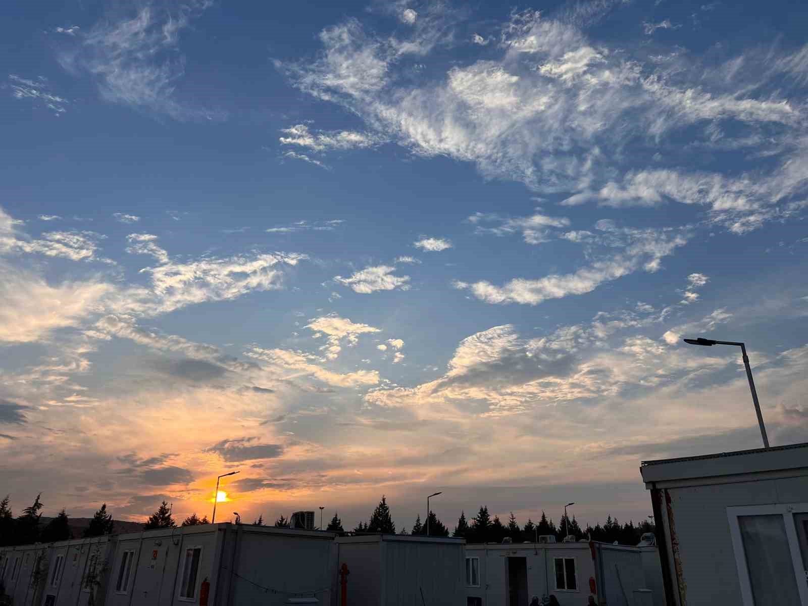 Konteyner kentte g&uuml;neşin batışı b&ouml;yle g&ouml;r&uuml;ld&uuml;
