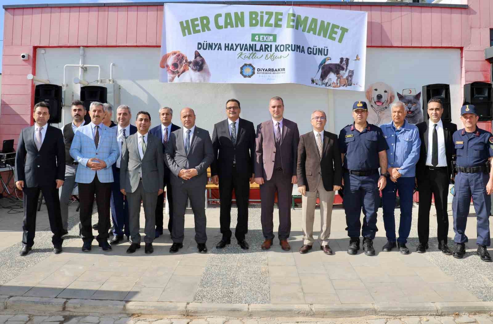 Diyarbakır’da öğrenciler hayvan bakımevini gezdi