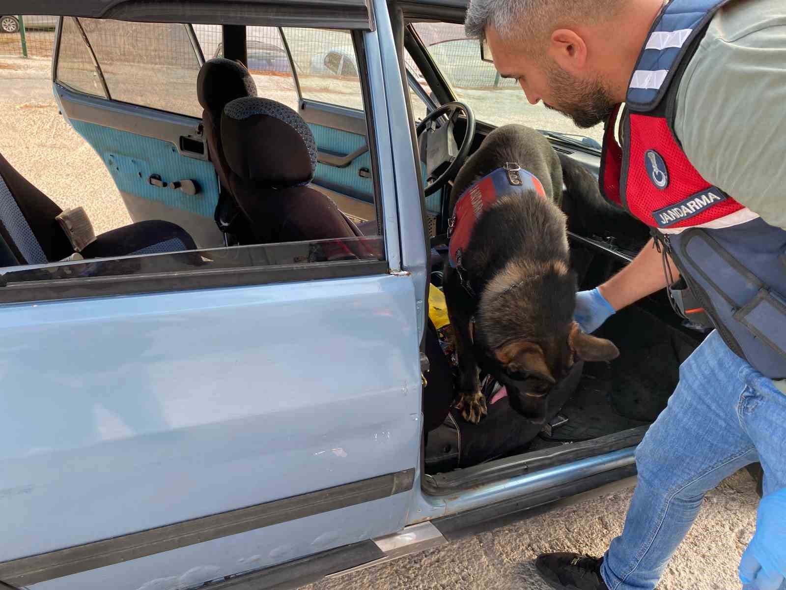 &Ccedil;anakkale&rsquo;de jandarmadan uyuşturucu operasyonuna 4 g&ouml;zaltı
