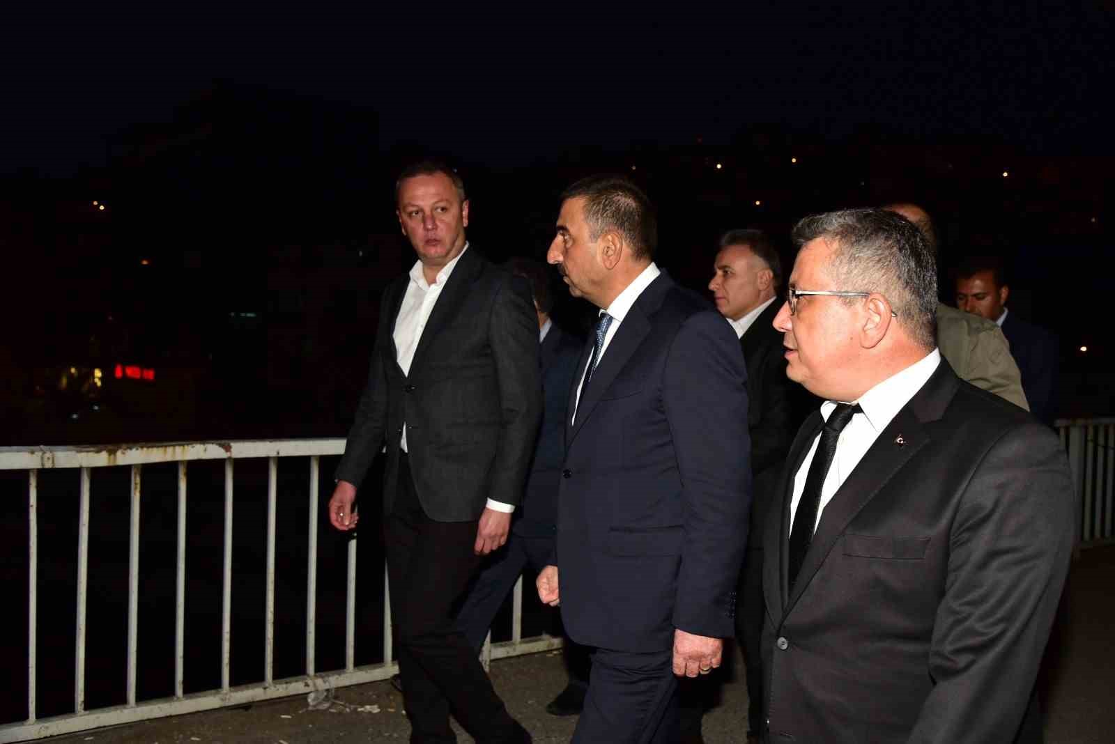 Fevkani Köprüsü’nü inceleyen Hacıbektaşoğlu, "Fevkani Köprüsü’nün yıkım çalışmaları başlamıştır"