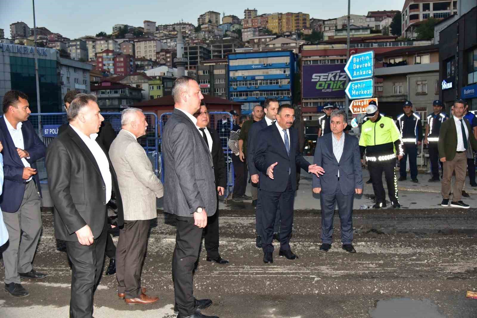 Fevkani K&ouml;pr&uuml;s&uuml;&rsquo;n&uuml; inceleyen Hacıbektaşoğlu, "Fevkani K&ouml;pr&uuml;s&uuml;&rsquo;n&uuml;n yıkım &ccedil;alışmaları başlamıştır"
