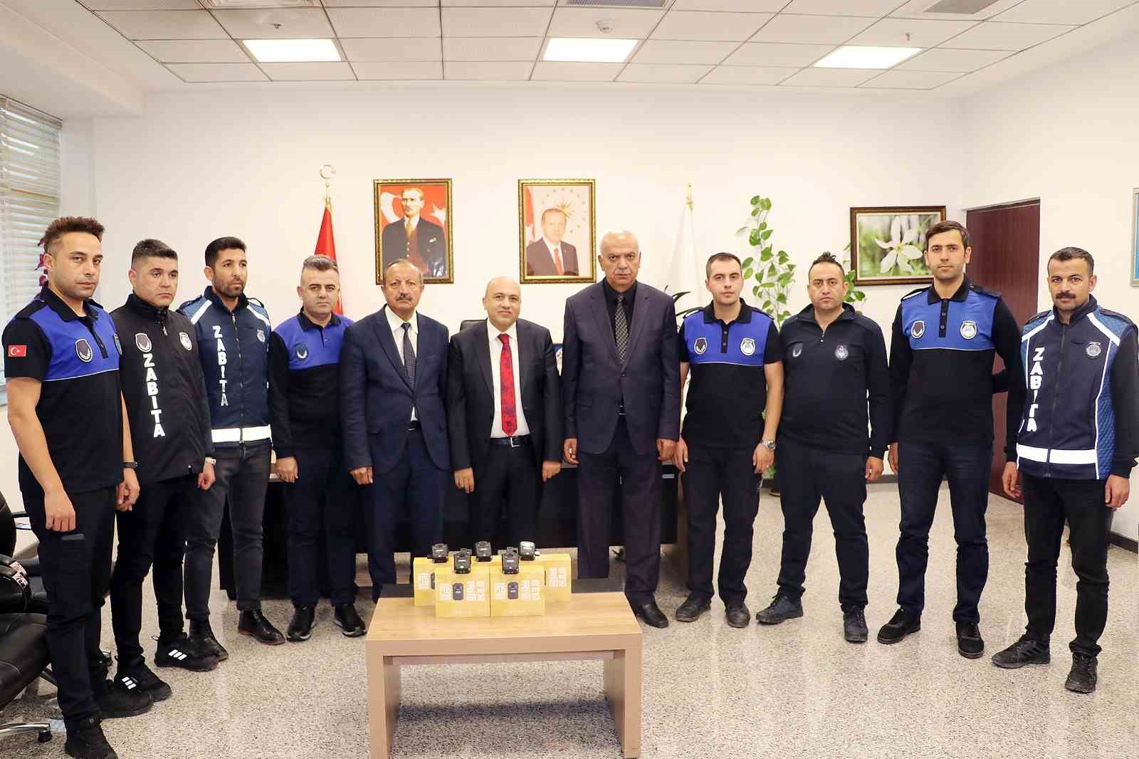 Van Büyükşehir Belediyesi zabıtasında yaka kamerası dönemi