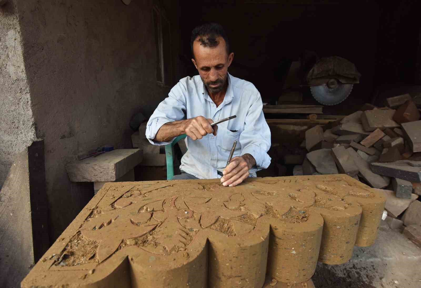 UNESCO Kültürel Miras Listesi’nde bulunan geleneksel Ahlat taş işçiliği yaşatılıyor