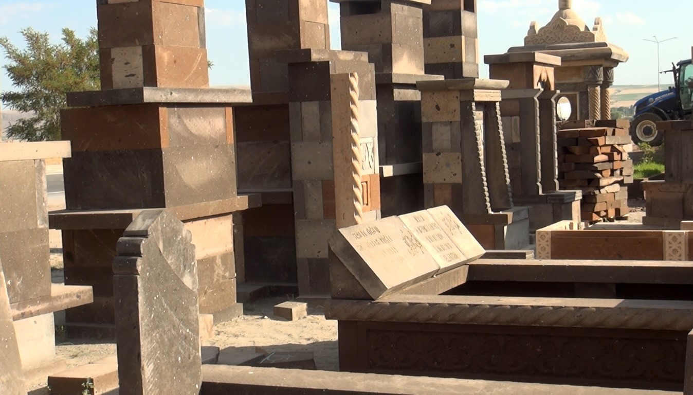 UNESCO K&uuml;lt&uuml;rel Miras Listesi&rsquo;nde bulunan geleneksel Ahlat taş iş&ccedil;iliği yaşatılıyor

