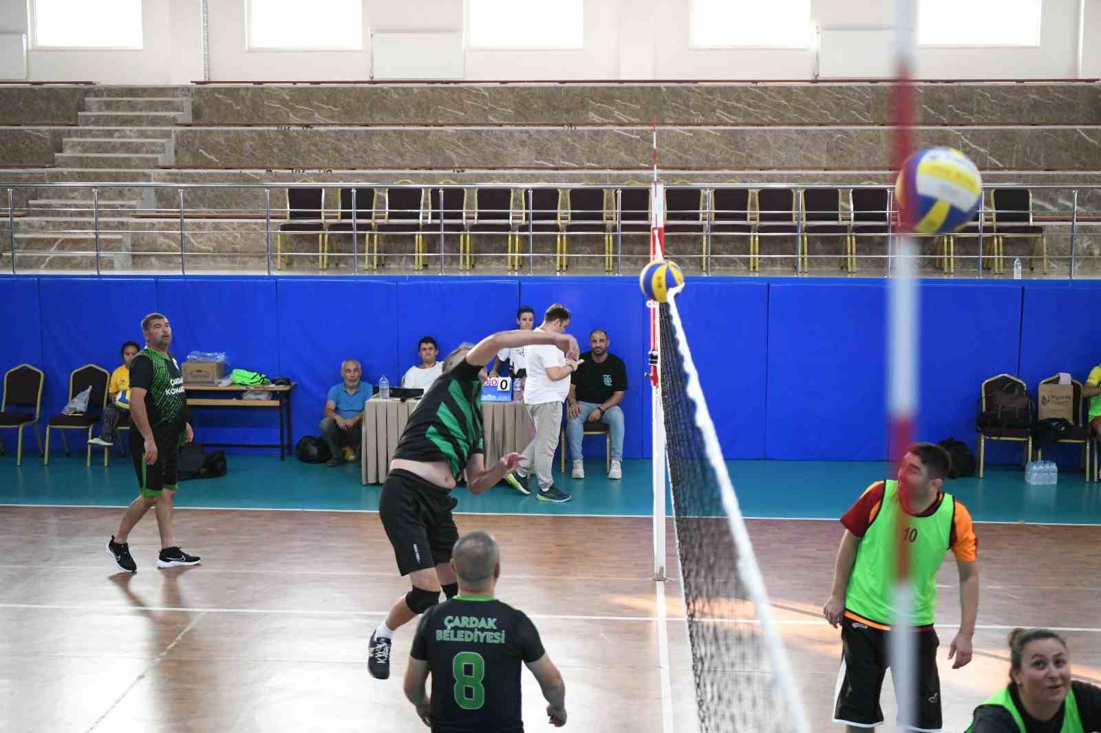 Cumhuriyet’in 100’üncü yılında kamu kurumları arası voleybol turnuvası başladı