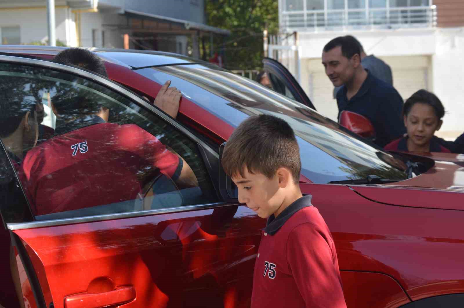 Tavşanlı’da öğrenciler yerli otomobil TOGG’u inceledi