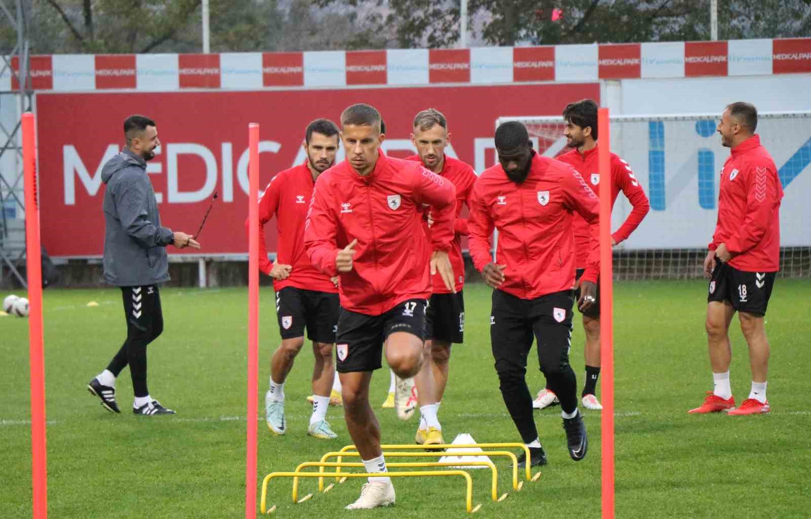 Samsunspor kaptanı Çelik: “Eve gittiğimizde rahat uyuyamıyoruz”