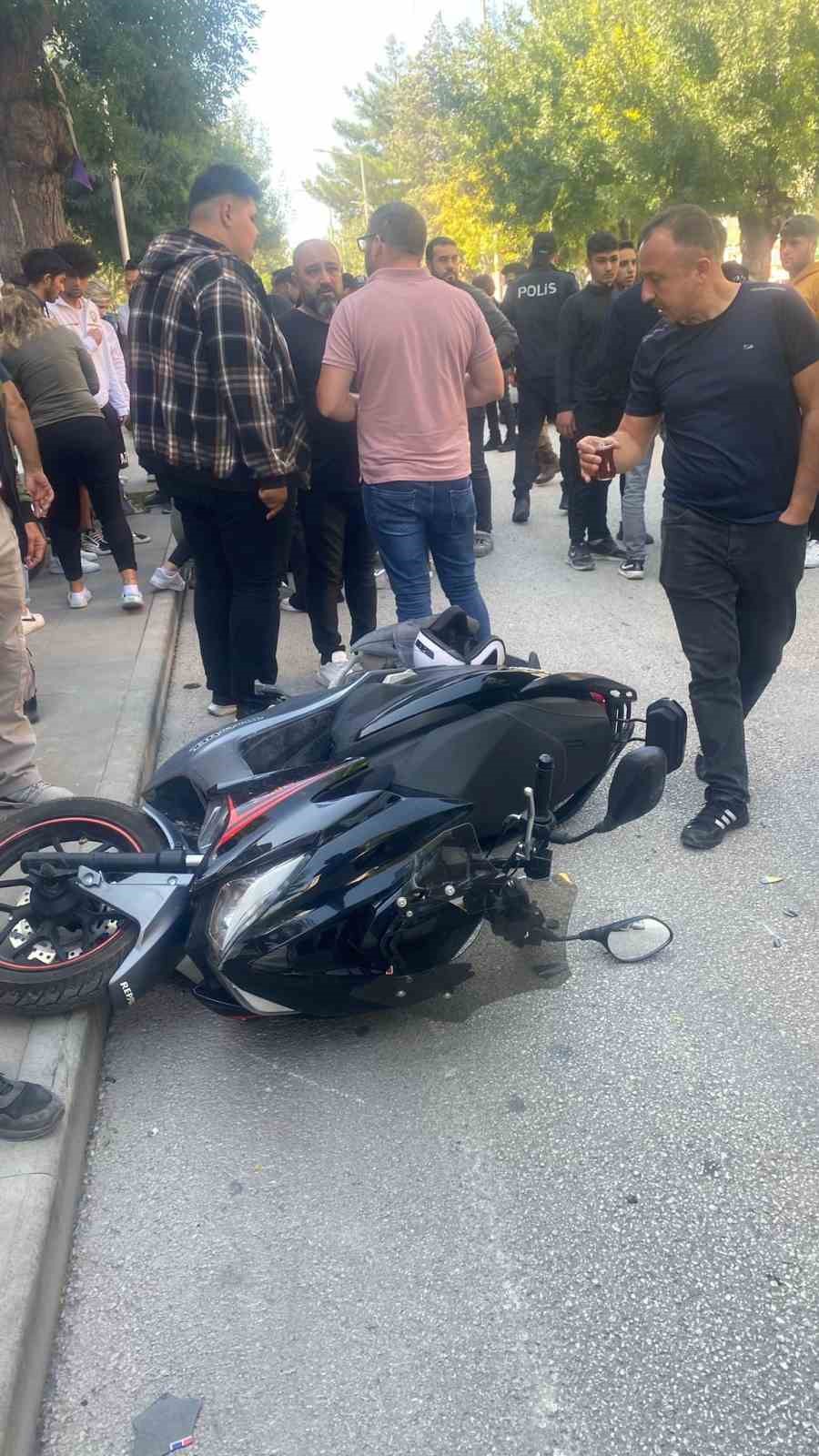 Burdur&rsquo;da motosiklet ile minib&uuml;s &ccedil;arpıştı: 1 yaralı
