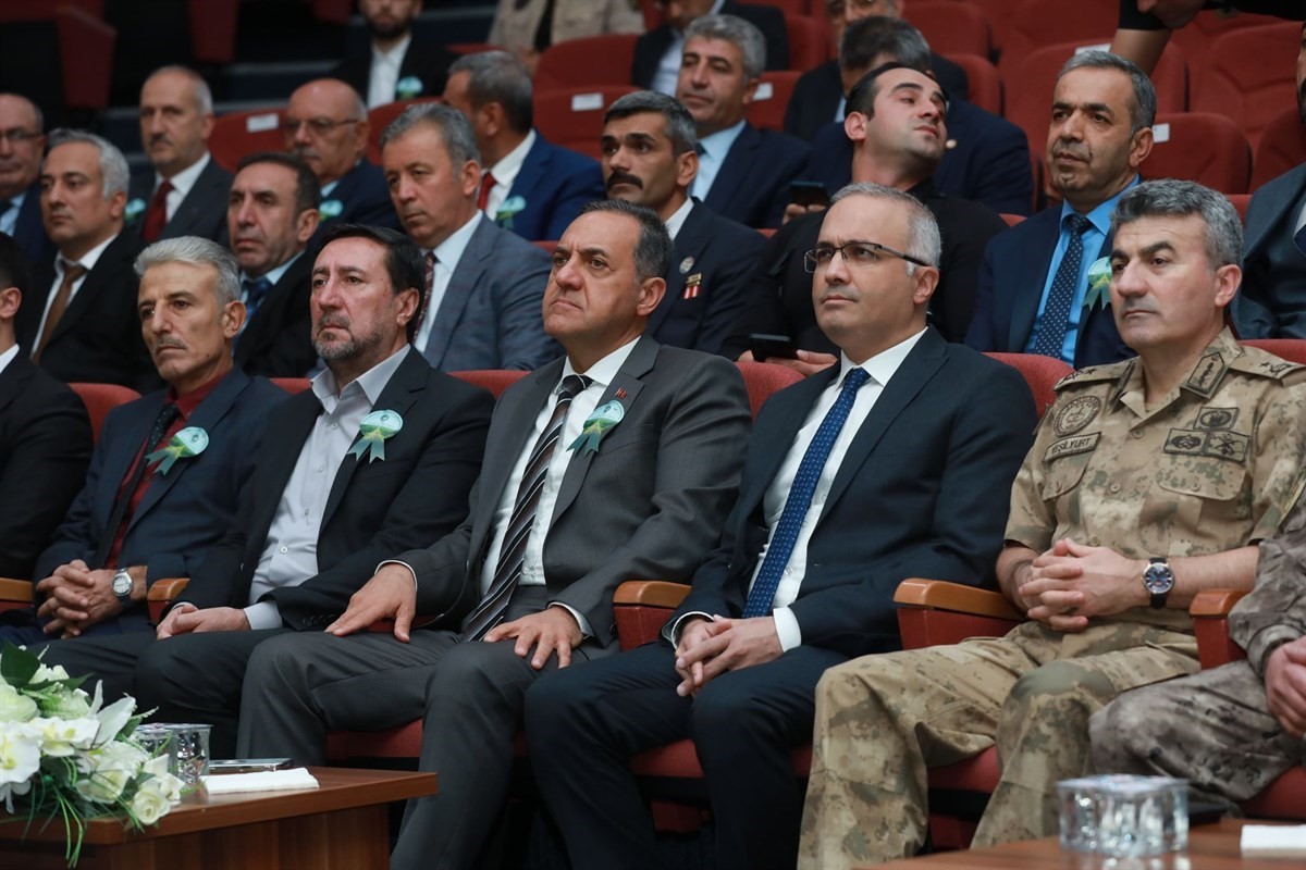 Bingöl’de “Peygamberimiz, İman ve İstikamet” konulu konferans düzenlendi