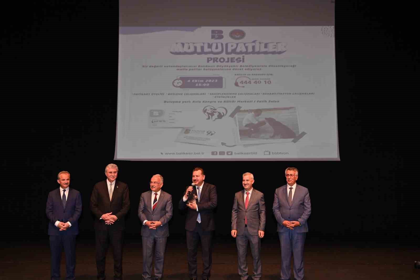 B&uuml;y&uuml;kşehir, Mutlu Patiler Projesiyle her ay 5 bin sokak hayvanına ulaşıyor
