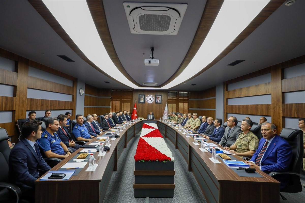 Bing&ouml;l Valisi Usta: "Su&ccedil; ve su&ccedil;lularla m&uuml;cadelemizi kararlılıkla devam ettireceğiz"
