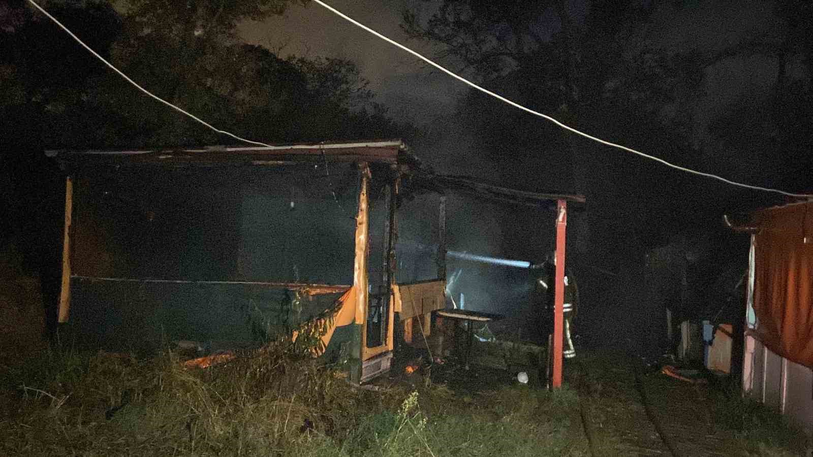 Avcılar’da aile çay bahçesinde yangın: Alandaki restoran ve 2 baraka ev alev alev yandı