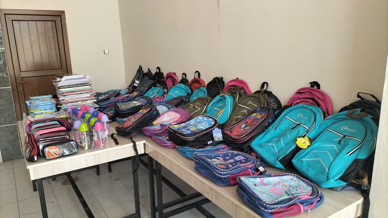 Hamur&rsquo;da bursluluk sınavında başarı g&ouml;steren &ouml;ğrenciler Kaymakam Yıldırım&rsquo;ı ziyaret etti
