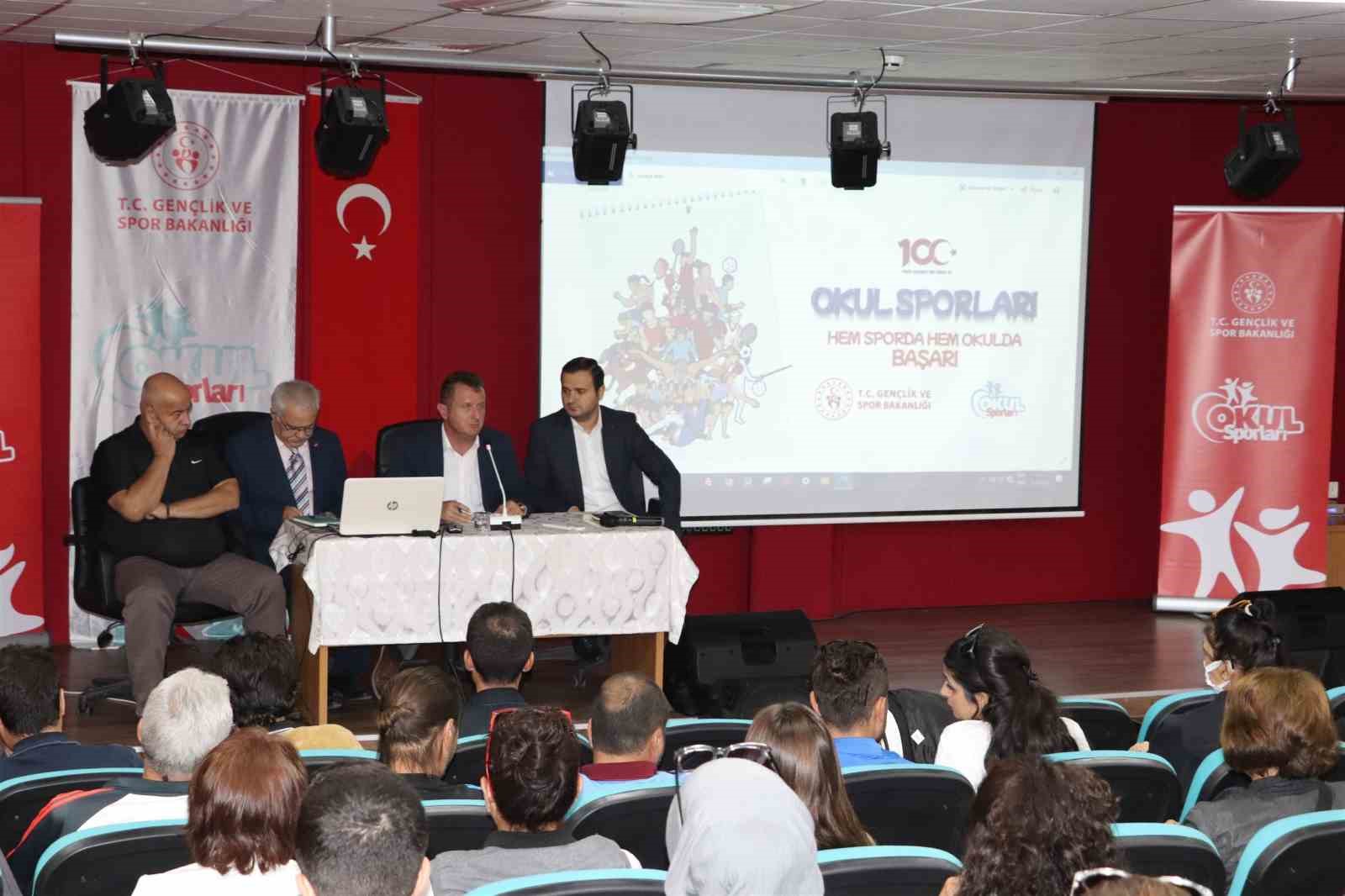 Karaman’da okul sporları değerlendirme toplantısı yapıldı