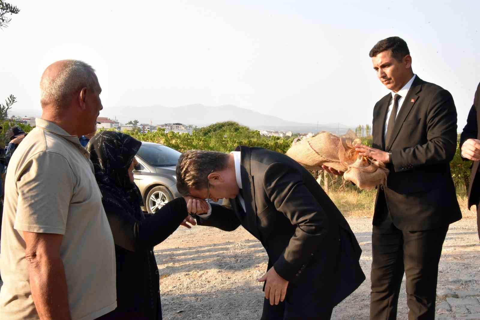 Vali Ünlü, Turgutlu ve Ahmetli ilçelerinde incelemelerde bulundu