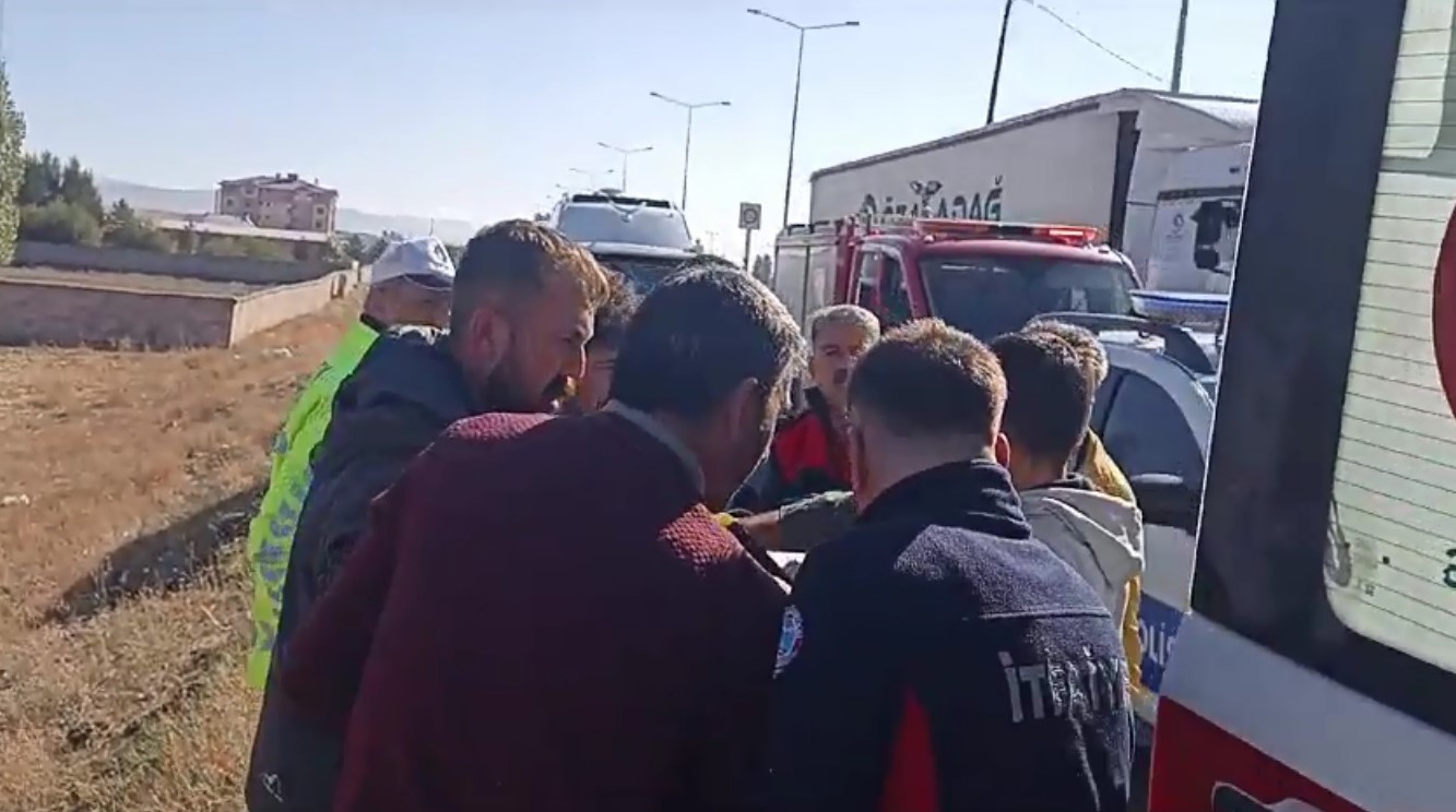 Ağrı’da takla atan traktörün sürücüsü yaralandı