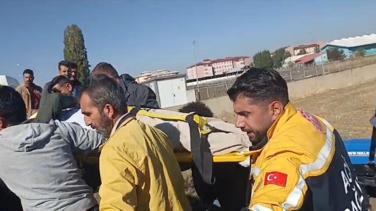 Ağrı’da takla atan traktörün sürücüsü yaralandı