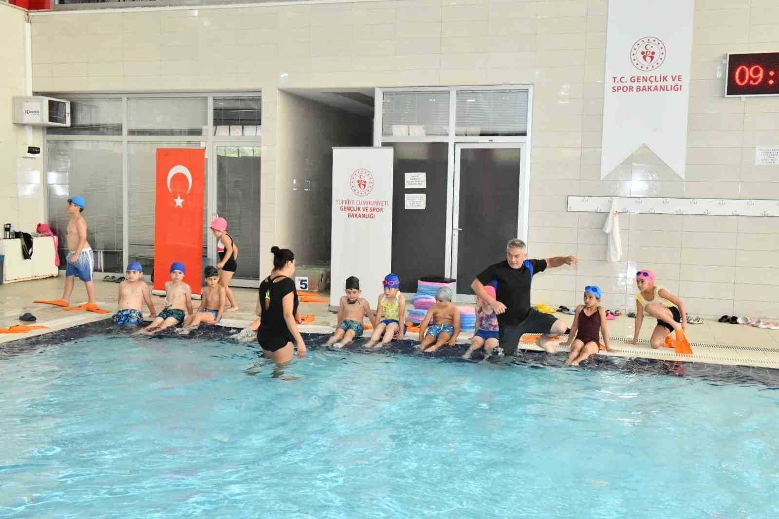 Samsun’da Geleceğe Kulaç Atıyoruz Projesi: 95 bin öğrenci yüzme öğrendi