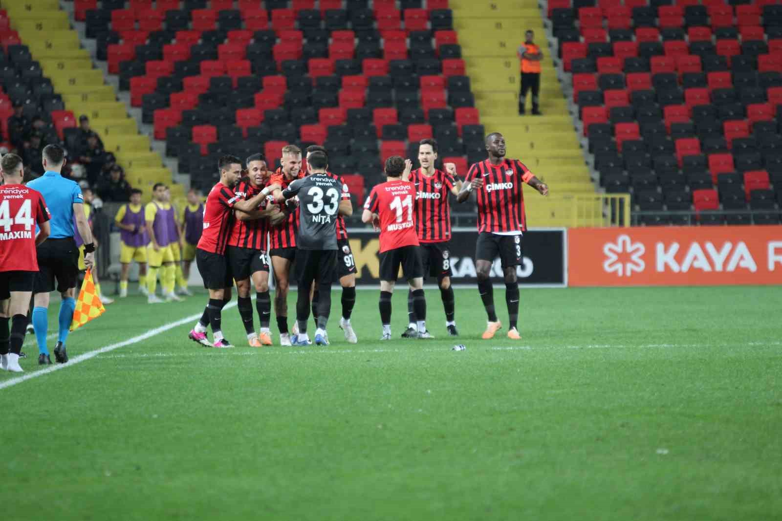Başakşehir ile Gaziantep FK, 19. randevuda