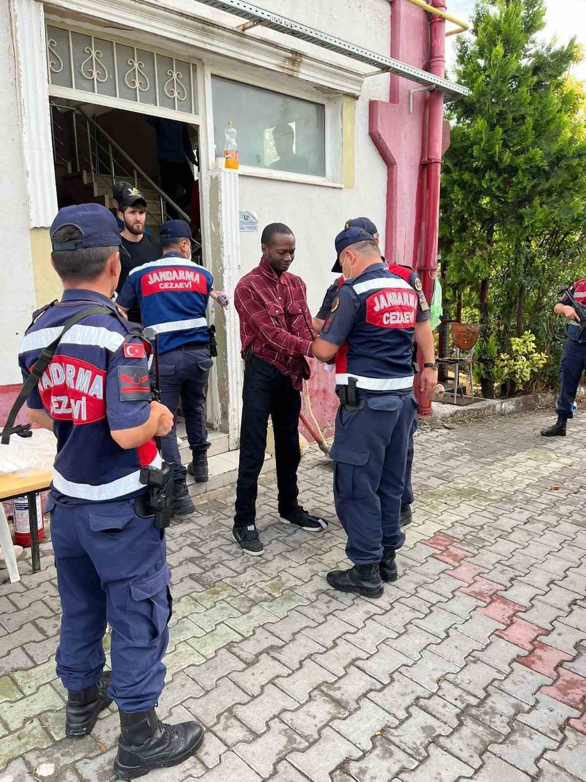 Burdur’da yakalanan 26 düzensiz göçmenden 1’i tutuklandı