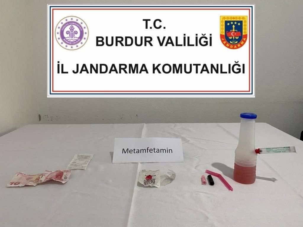 Burdur’da jandarma ekiplerinin uyuşturucu operasyonunda 3 şüpheli tutuklandı