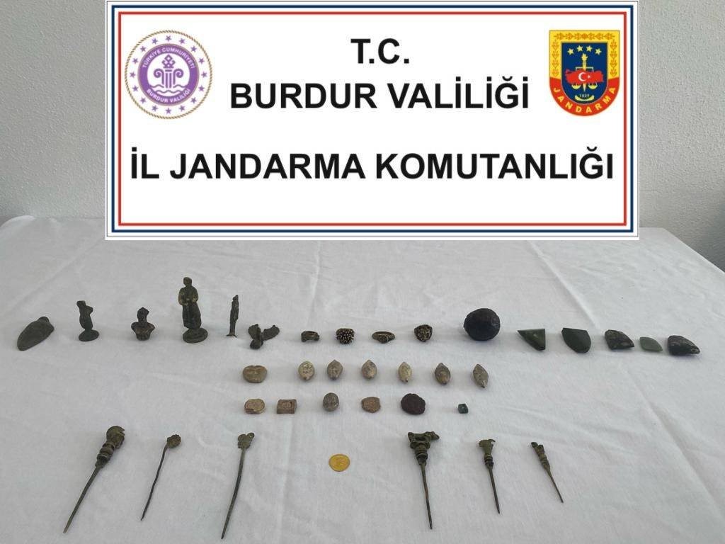 Burdur’da Roma Dönemi’ne ait 36 adet tarihi eser ele geçirildi