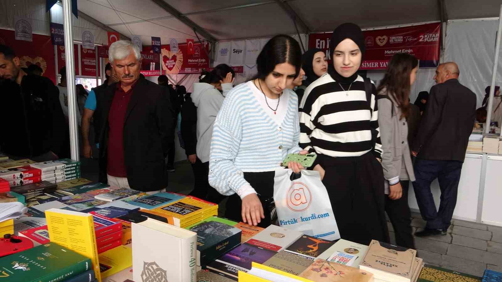 Tatvan 2’nci kitap fuarı törenle başladı