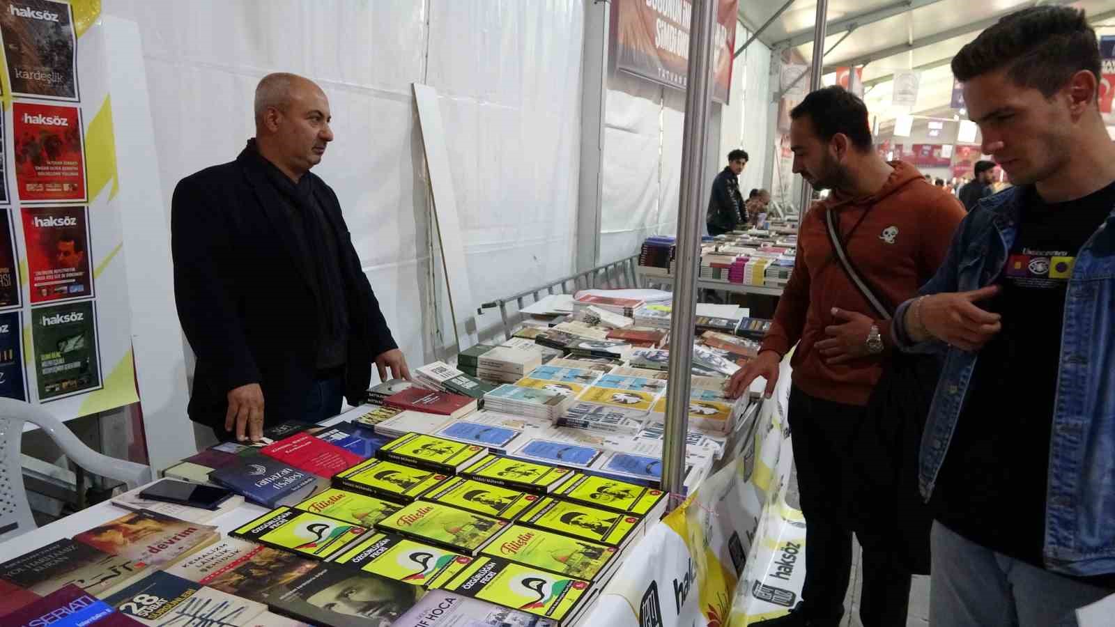 Tatvan 2&rsquo;nci kitap fuarı t&ouml;renle başladı
