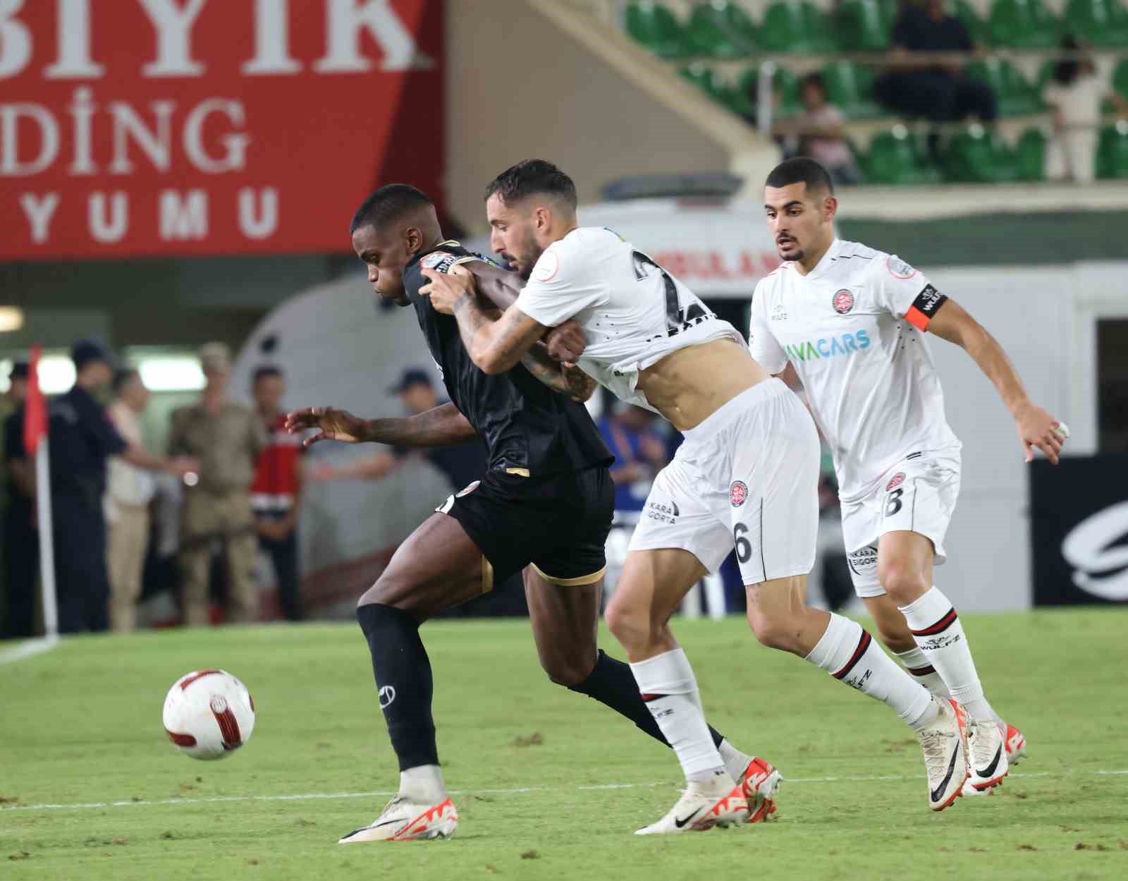 Trendyol S&uuml;per Lig: Corendon Alanyaspor: 2 - Fatih Karag&uuml;mr&uuml;k: 1 (Ma&ccedil; sonucu)
