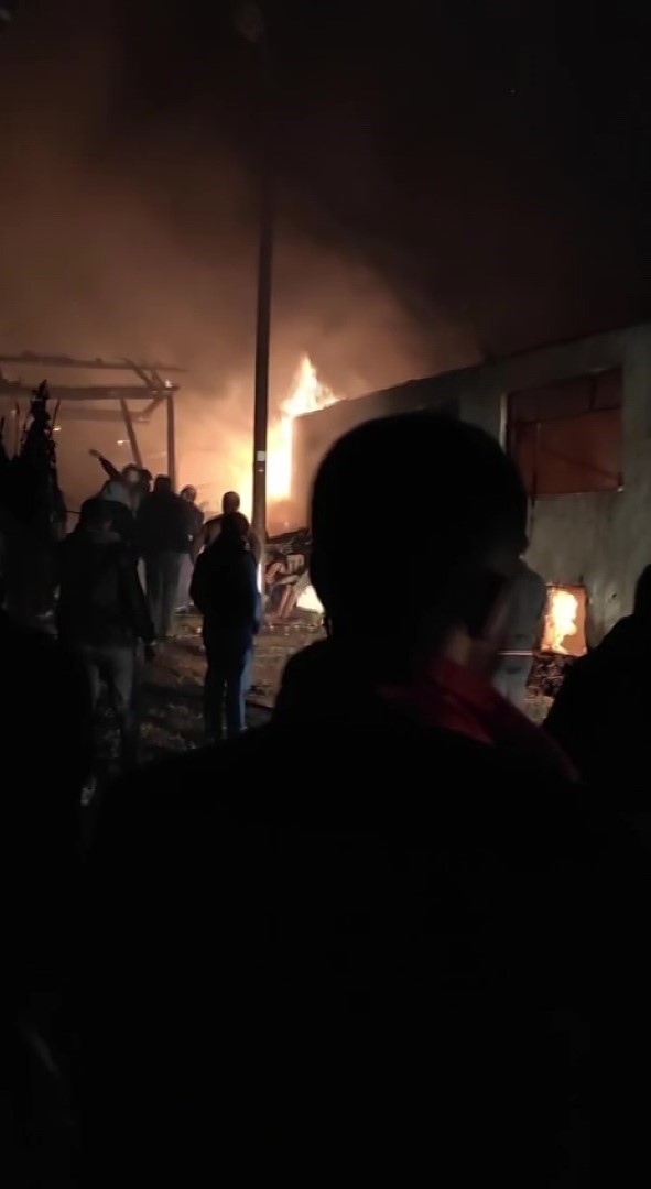 Amasya’da köyde yangın çıktı: 2 ev, 2 garaj ve samanlık kül oldu