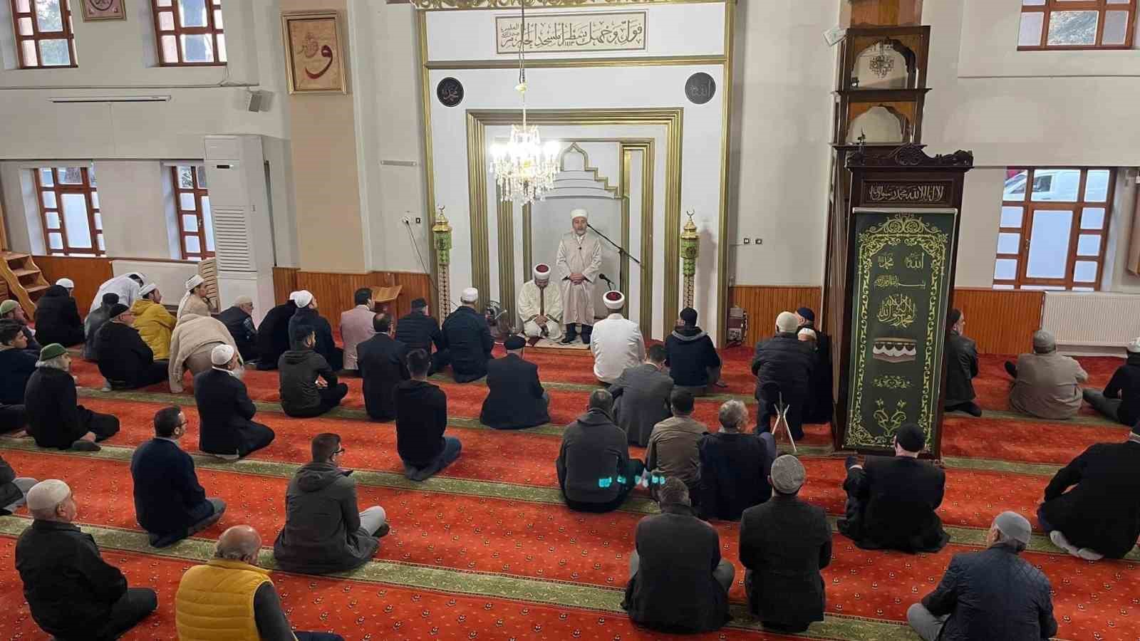 &ldquo;Cumartesi G&uuml;n&uuml; Sabah Namazı ve Gen&ccedil;lik Buluşması&rdquo; devam ediyor
