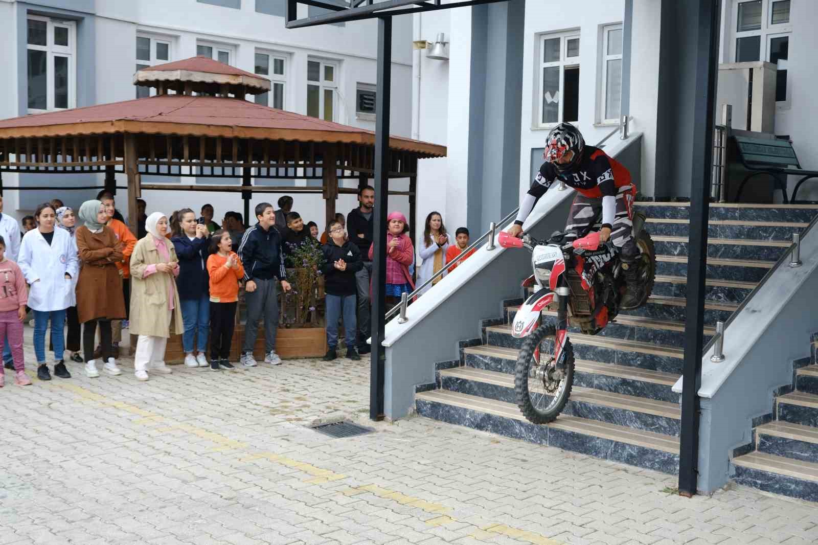 Özel çocuklara motocross sürprizi