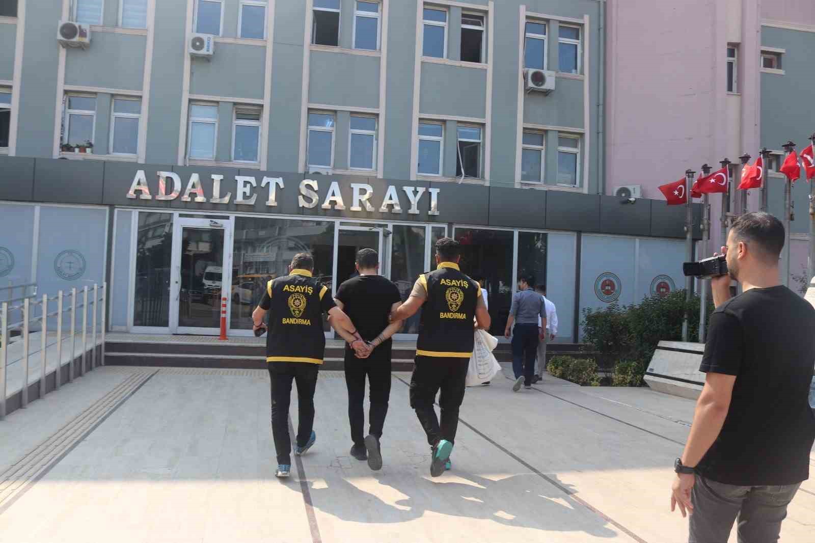 Bandırma’da polisin dur ihtarına durmayan şahıs yakalandı