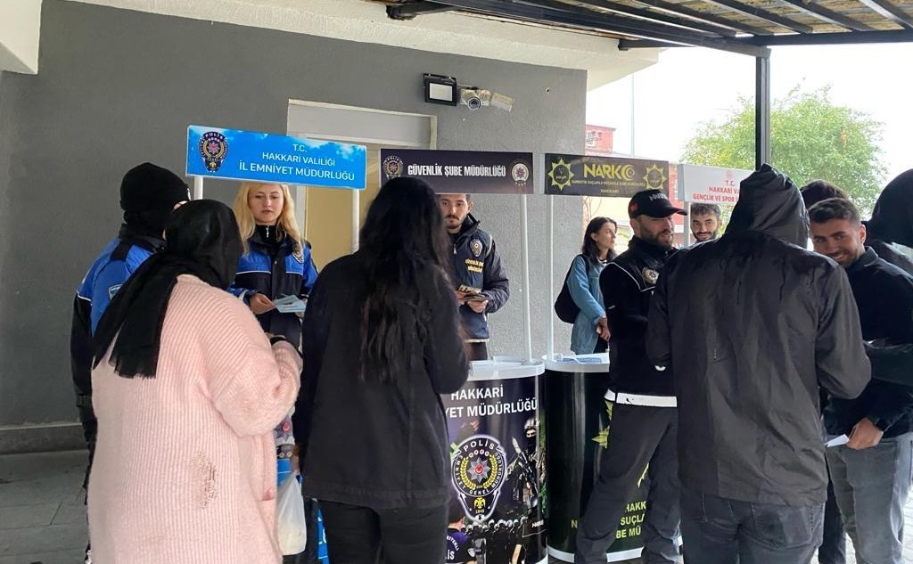 Hakkari polisinden &ouml;ğrencilere uyuşturucu uyarısı
