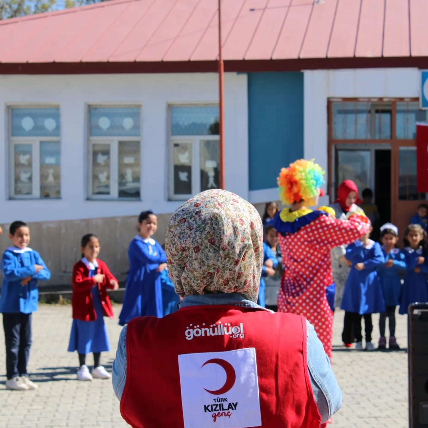 Kızılay’dan köyde yaşayan çocuklara sürpriz