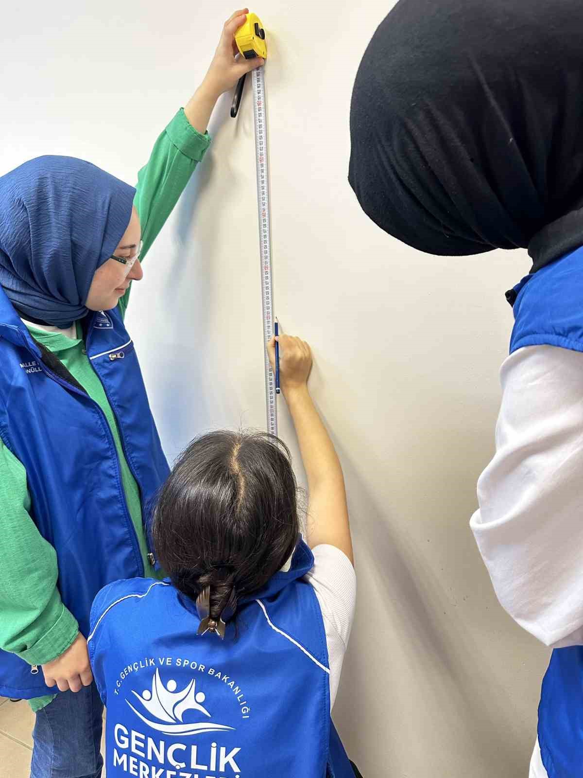 Çocuk acile çizgi film karakterleri çizildi