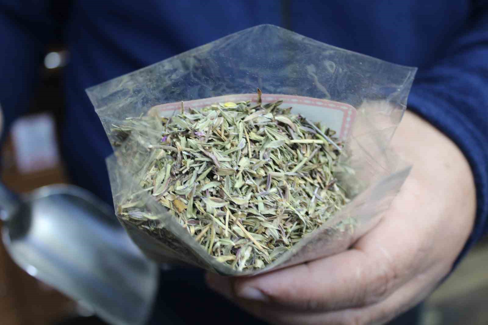 Vatandaşların baharat&ccedil;ılarda yeni g&ouml;zdesi &lsquo;dağ kekiği&rsquo;

