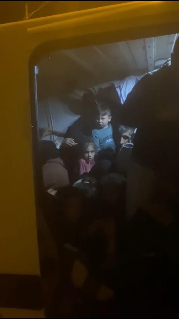 Ezine’de 38 kaçak göçmen yakalandı