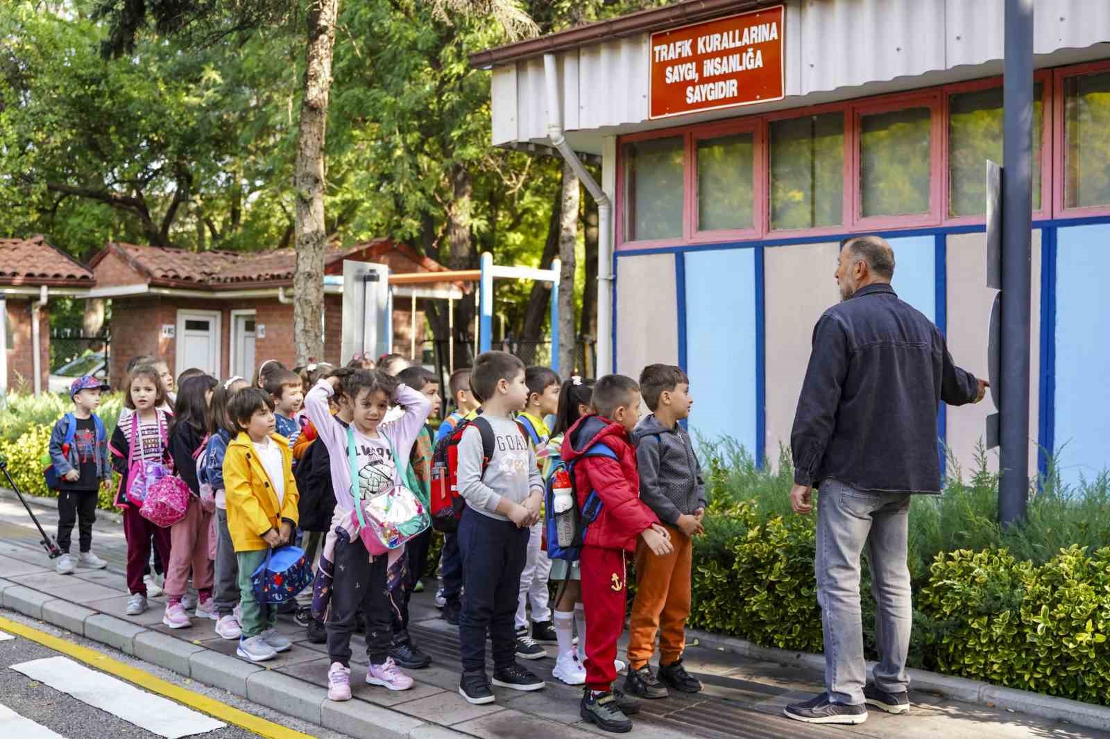 Başkentli miniklere pistte trafik eğitimi
