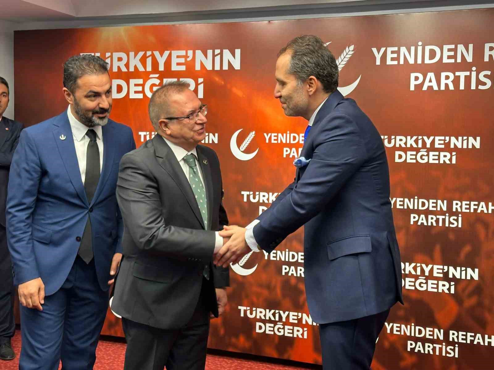 Ak&ccedil;adağ Belediye Başkanı YRP&rsquo;ye katıldı
