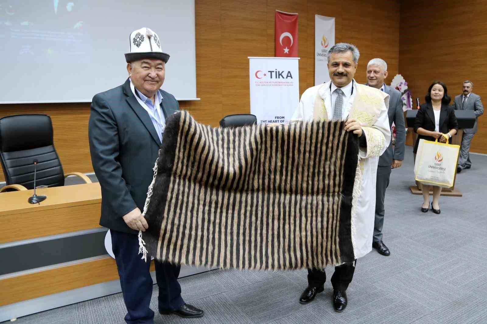 Siirt &Uuml;niversitesi&rsquo;nde Cumhuriyet&rsquo;in 100. yılı sempozyumu
