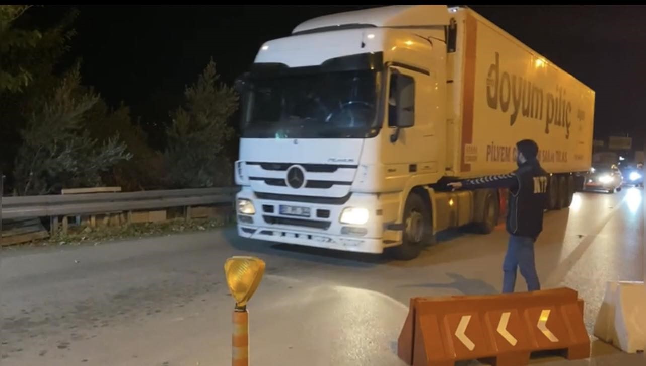 Osmaniye’de durdurulan tırda 45 kilo 750 gram esrar ele geçirildi