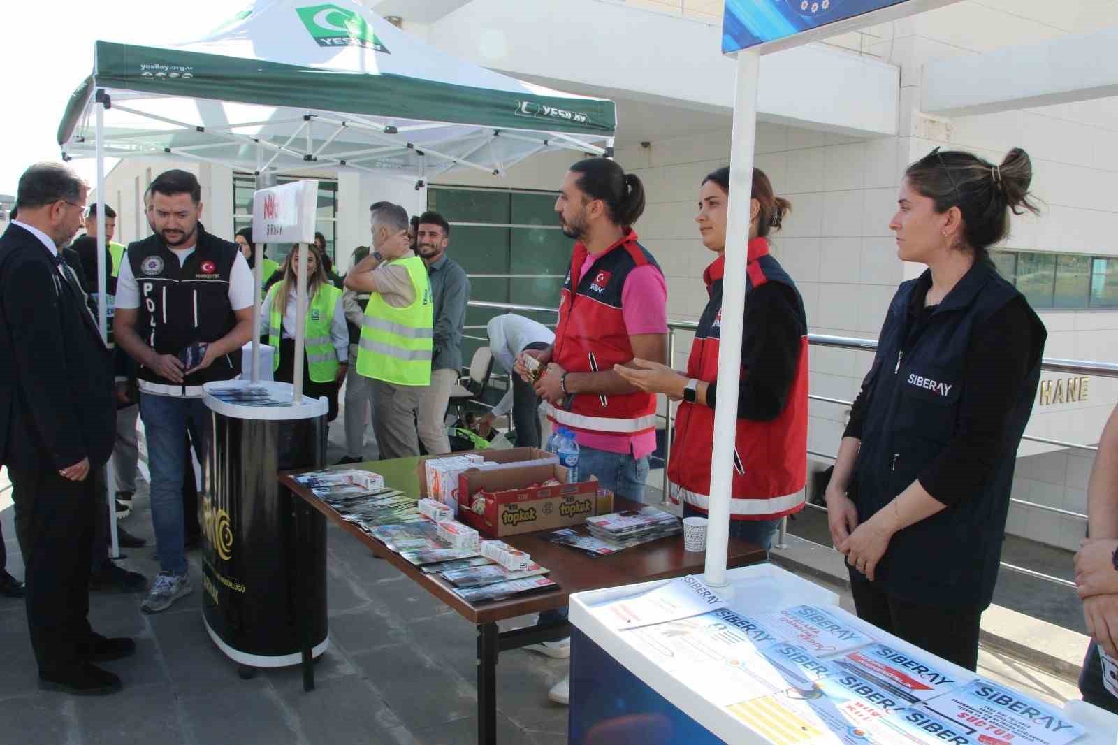 Şırnak Emniyeti üniversiteli öğrencileri tuzaklara karşı uyardı