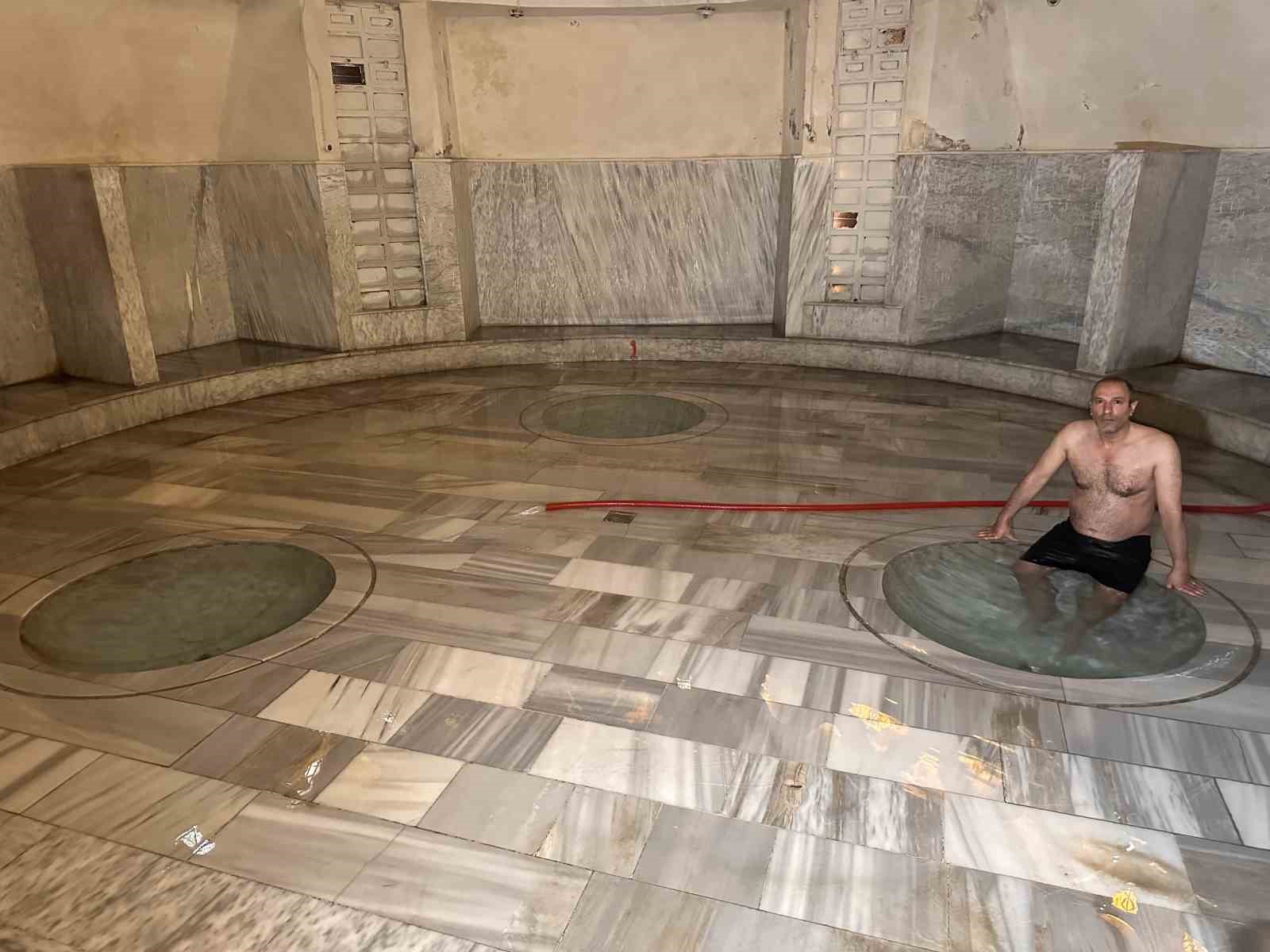 5 derece sıcaklığıyla dikkat &ccedil;eken şifalı suya yoğun ilgi
