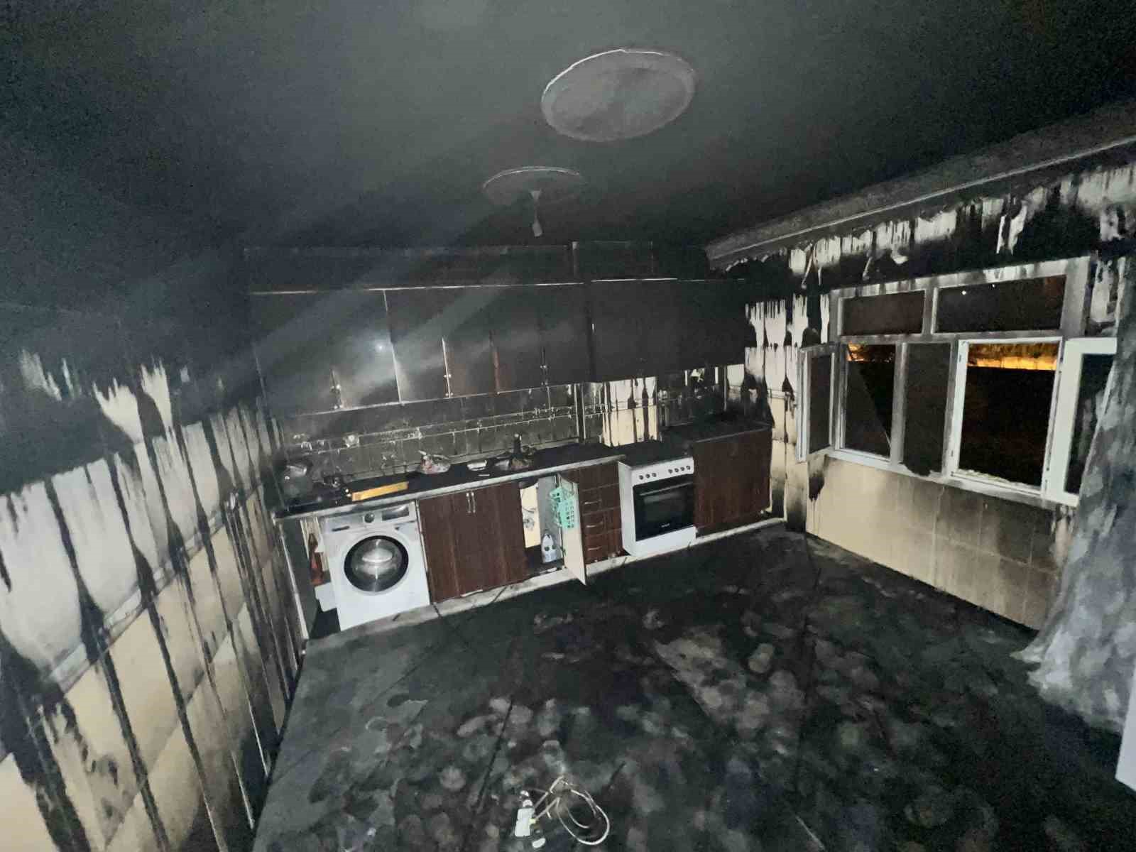 Silopi’de çıkan yangın evi küle çevirdi